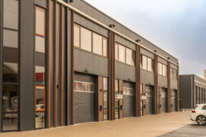 Oplevering van een casco bedrijfspand in Dieren met flexibele indelingsmogelijkheden, alternatief voor Arnhem.