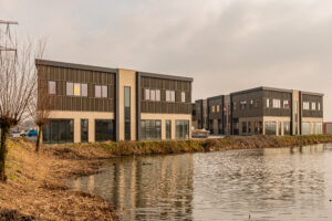 Moderne bedrijfspanden in Heinenoord, ideale keuze voor ondernemers die een bedrijfspand willen kopen in Rotterdam.